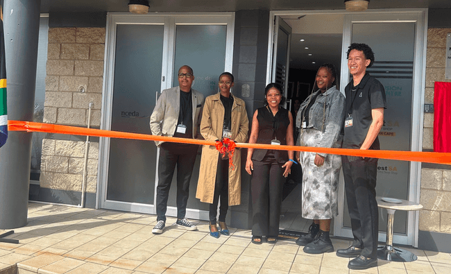 The graduates who developed the website pose for a picture alongside their Skills Facilitator Kabelo Gaotlhaelwe.