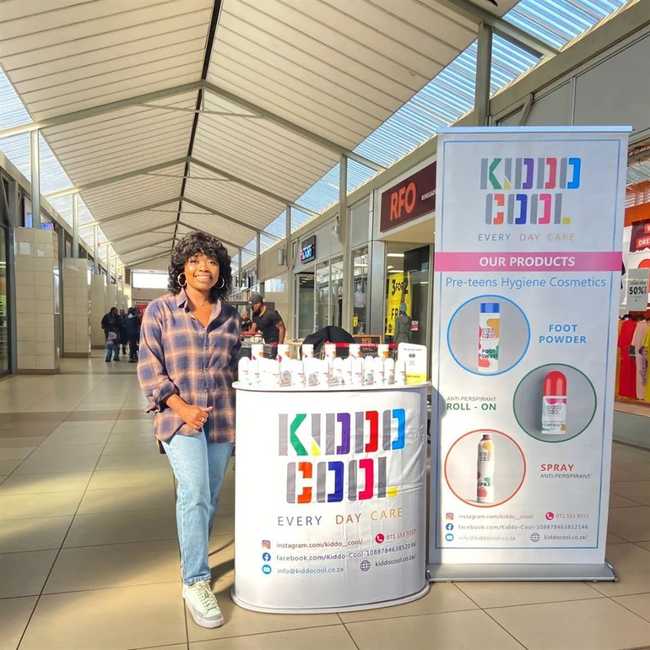 CEO of Kiddo Cool showcasing the products. 